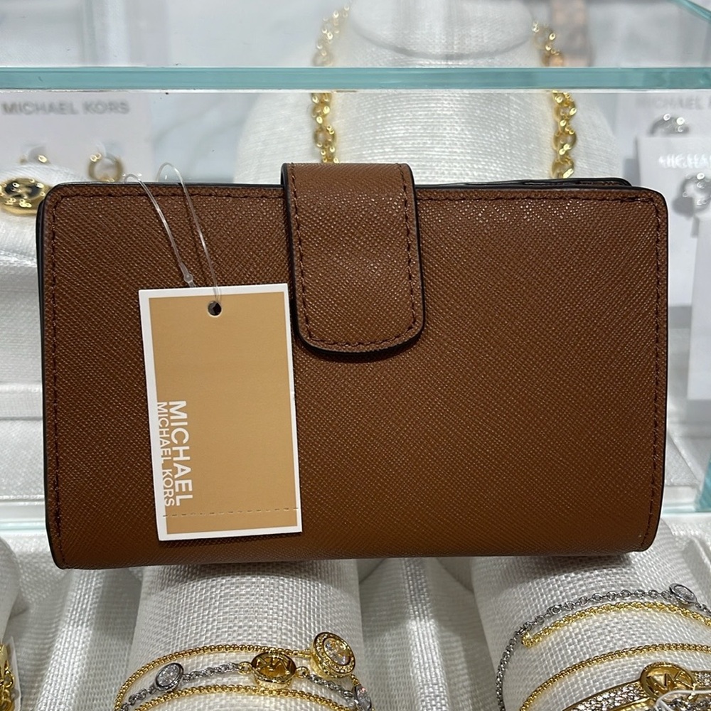 Michael Medium Crossgrain Leather Bifold Wallet
Luggage 
NWT - Picture 8 of 16